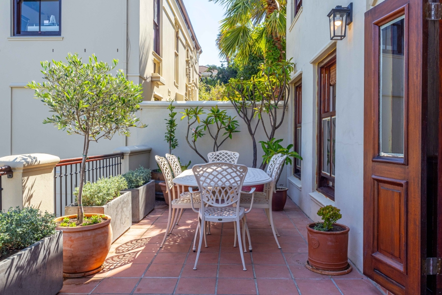 3 Bedroom Property for Sale in Sea Point Western Cape